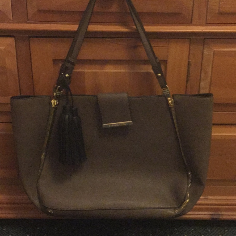Leather bag perfect for commuting to work